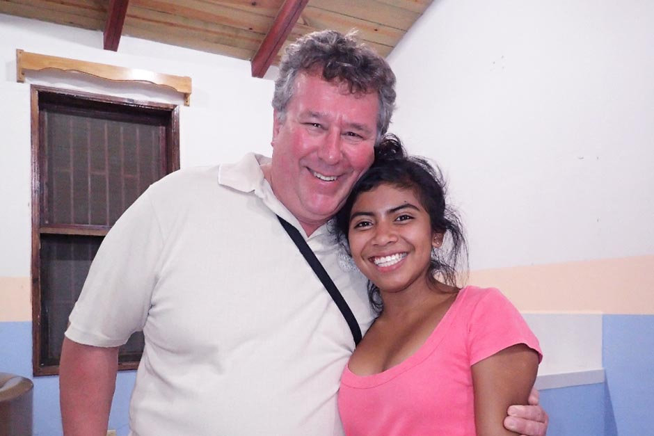 Volunteer with Honduran girl